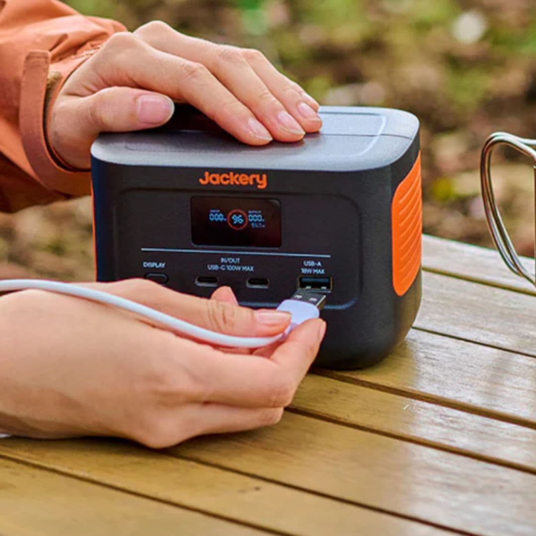 Explorer 100 Plus-Jackery E100 Plus